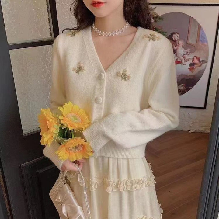 Short-sleeve knitted jacket for women with a floral design Lune London