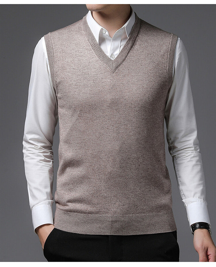 Men's V-neck sweater in fine cotton blend with elegant structure Lune London