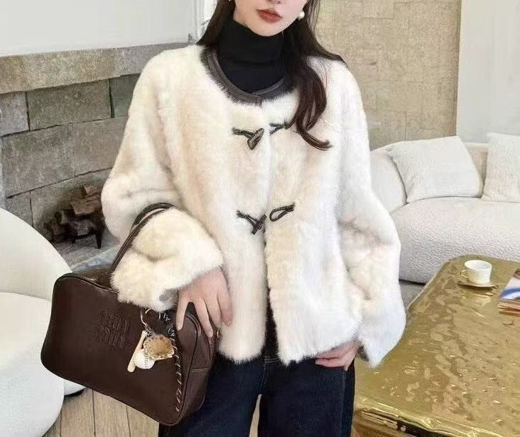 Veste en polaire confortable pour femmes avec des détails de boutons à la mode Chic & Stil