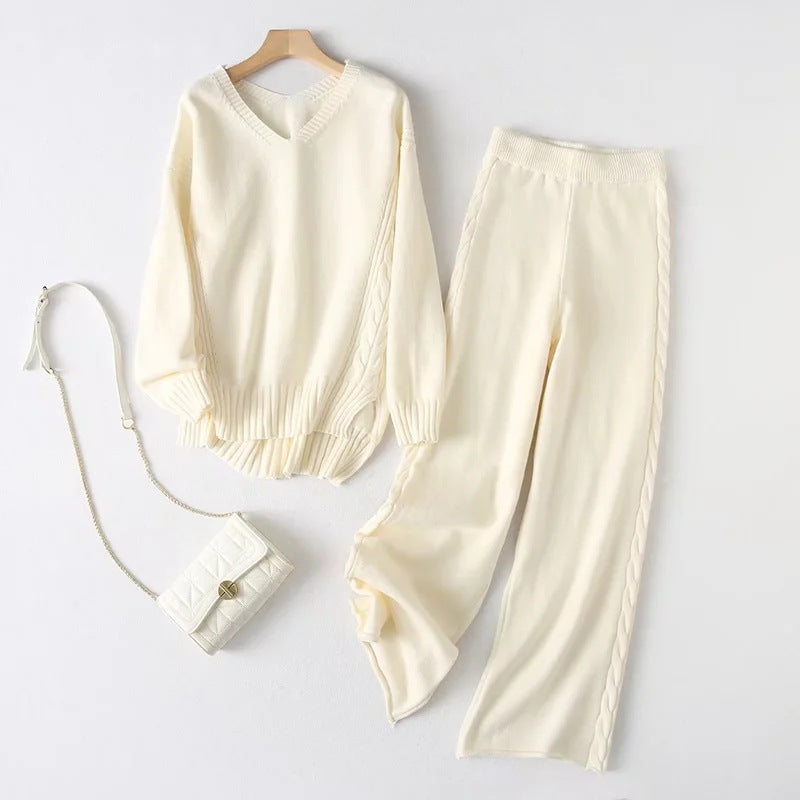 Soft knit set for women with V-neck and ribbed texture Lune London