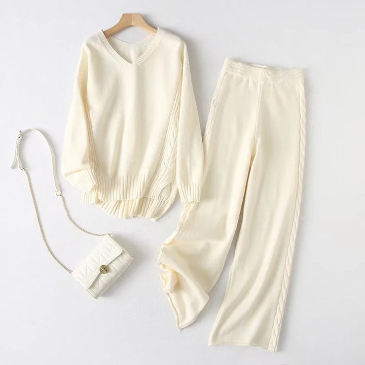 Soft knit set for women with V-neck and ribbed texture Lune London