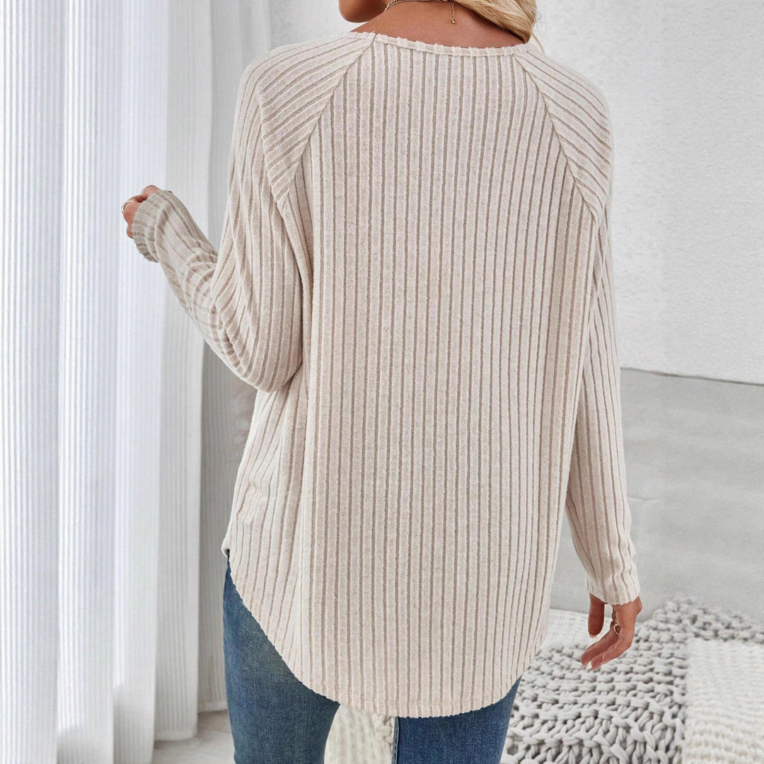 Fine knit sweater for ladies with an elegant ribbed design and a relaxed fit Lune London