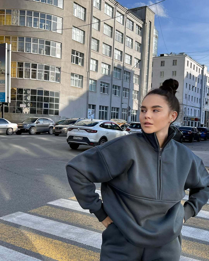 High-performance women's sweatshirt in fleece with high collar and zip Lune London