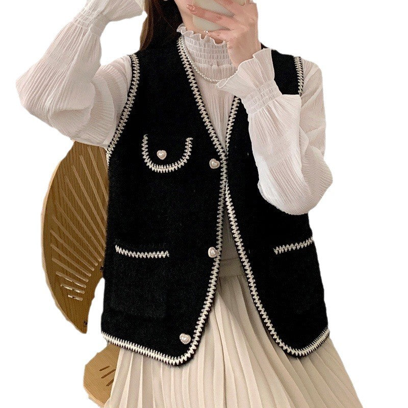 Women's knit jacket with heart-shaped buttons and contrasting details Lune London