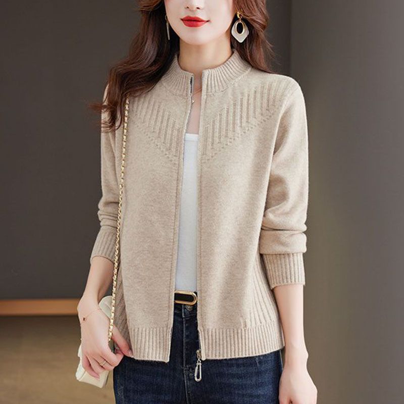 Cardigan pour femmes avec col montant et fermeture éclair Chic & Stil