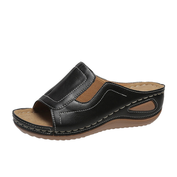 Comfortable women's clogs with elastic inserts and an anatomical sole Chic and Style