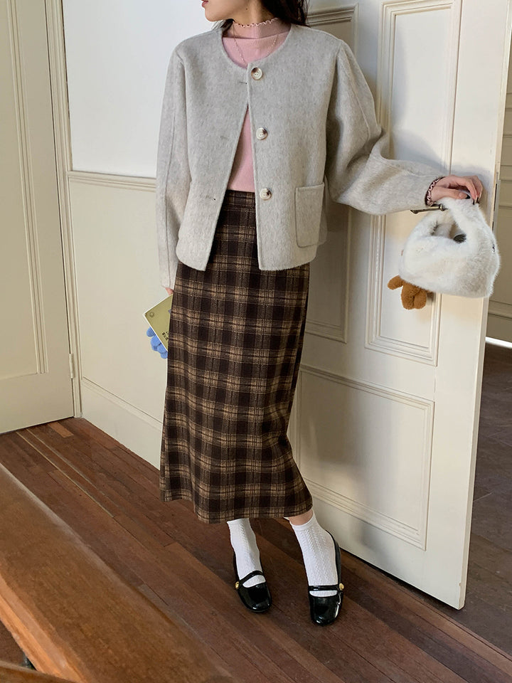 Women's soft and fashionable cardigan with classic button details Chic & Stil