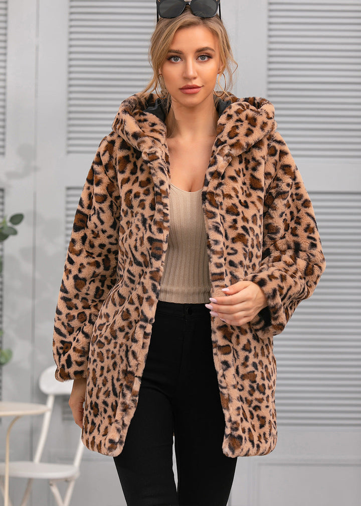 Women Cozy Oversized Jacket with Elegant Leopard Pattern Lune London