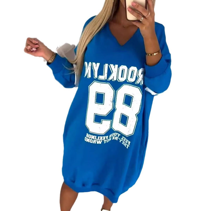 Oversized casual sports dress for women with V-neck and contrasting sleeves Lune London
