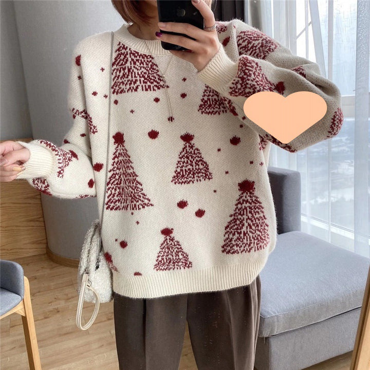 Comfortable sweater for women with chic Christmas tree pattern and style