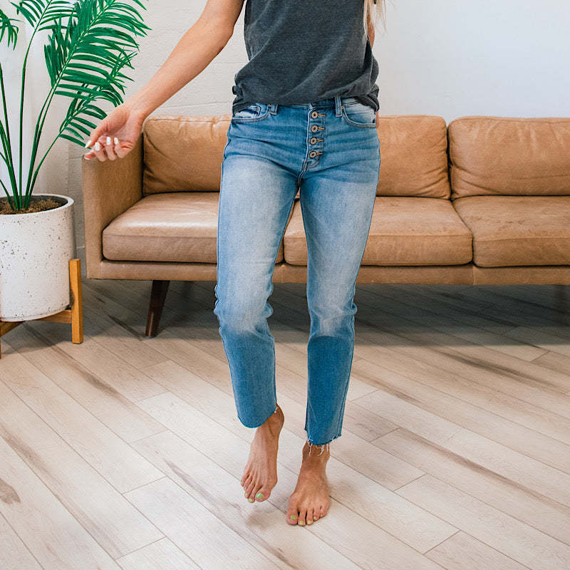 High-waisted jeans for women with button closure and distressed hem Lune London