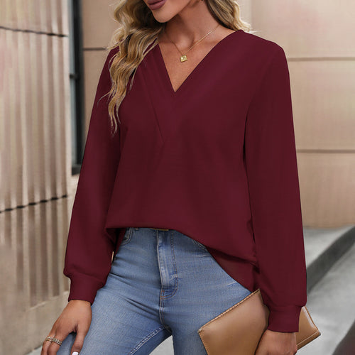 Elegant ladies V-neck top in fine fabric with refined seams Lune London