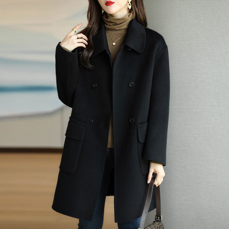 Elegant wool coat for women, fitted with large pockets Lune London