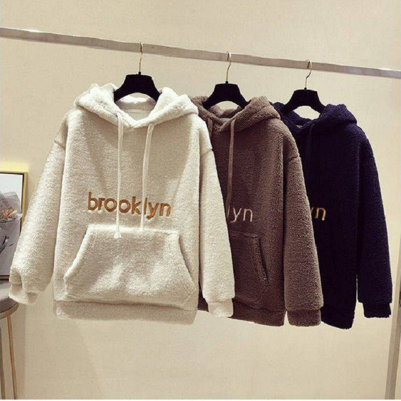 Women's cozy hoodie with comfortable fit and casual lettering Lune London