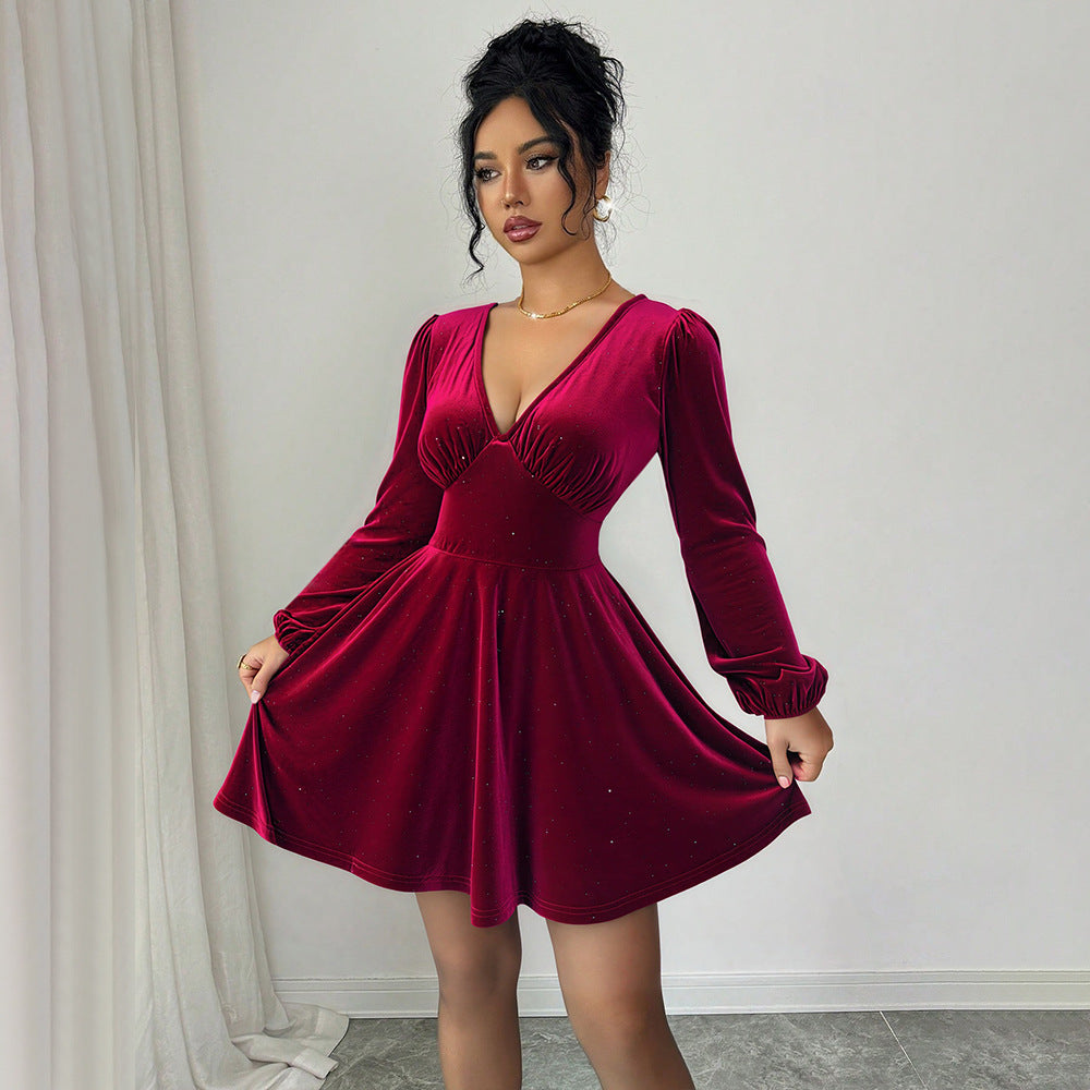 Robe à manches courtes pour femmes avec des manches bouffantes élégantes et un col en V Chic & Stil