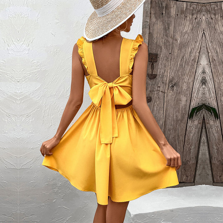 Robe mini d'été pour femmes avec des détails en volants et un col en V Chic & Stil