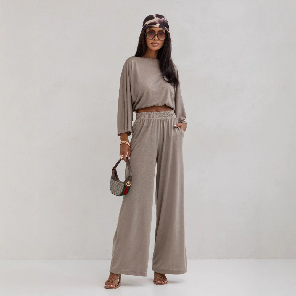 Casual lounge set for women with a loose fit and comfortable fabric Lune London
