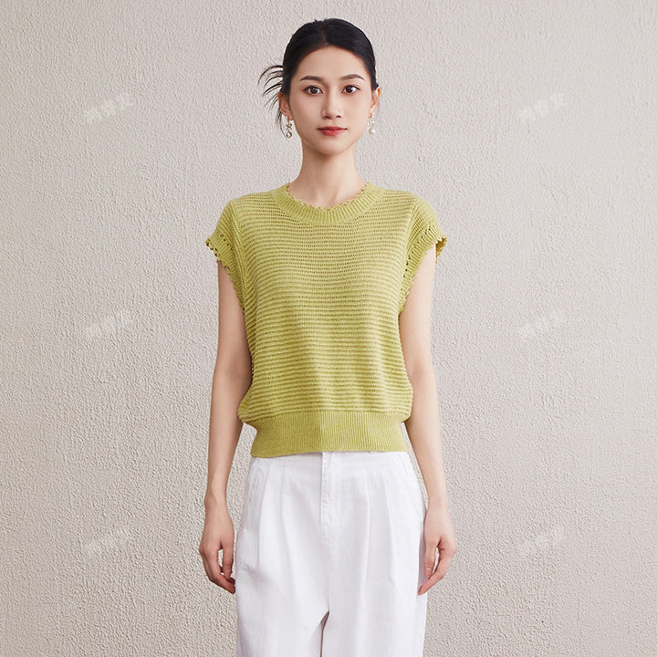 Top court à manches courtes en tricot pour femmes avec un motif texturé fin et des volants ludiques Chic & Stil