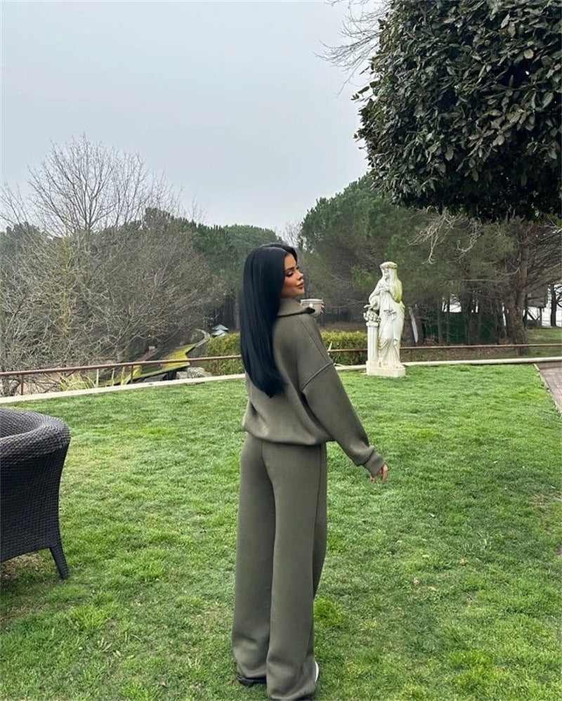 Sporty fleece loungewear set for women with high collar and zipper Lune London