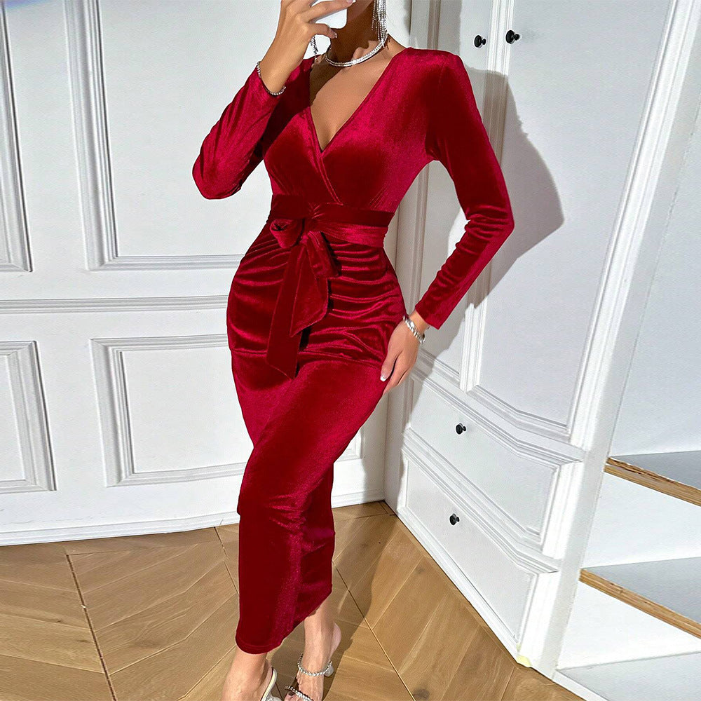 Robe enveloppante élégante pour femmes avec une ceinture stylée à la taille et une coupe ajustée Chic & Stil