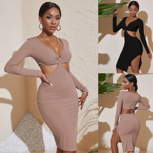 Robe mini ajustée à découpes pour femmes avec manches longues et détail torsadé complexe Chic & Stil