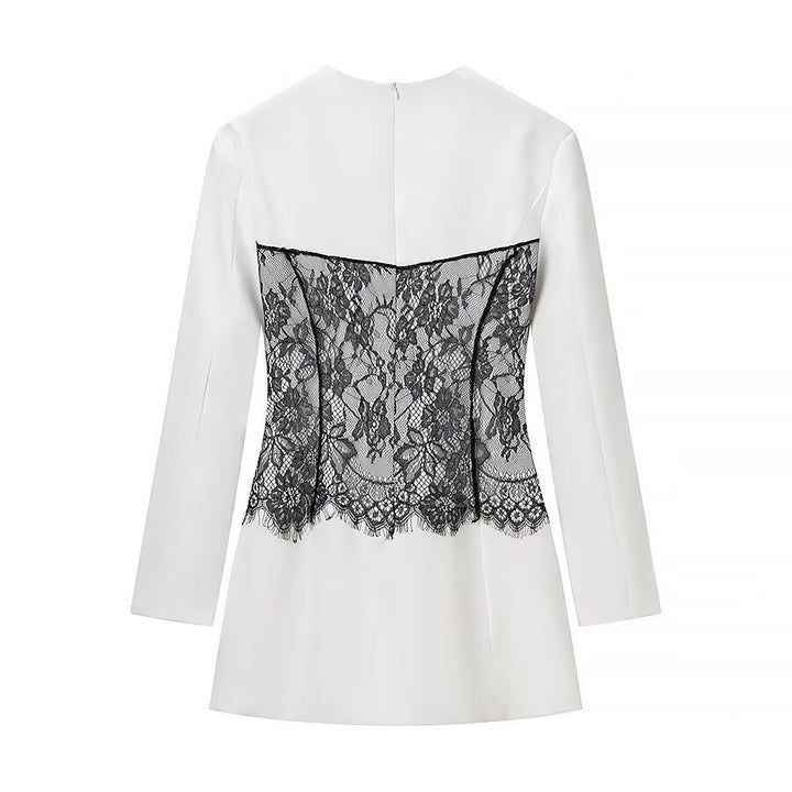 Robe en dentelle pour femmes avec un design sophistiqué et des détails élégants Chic & Stil
