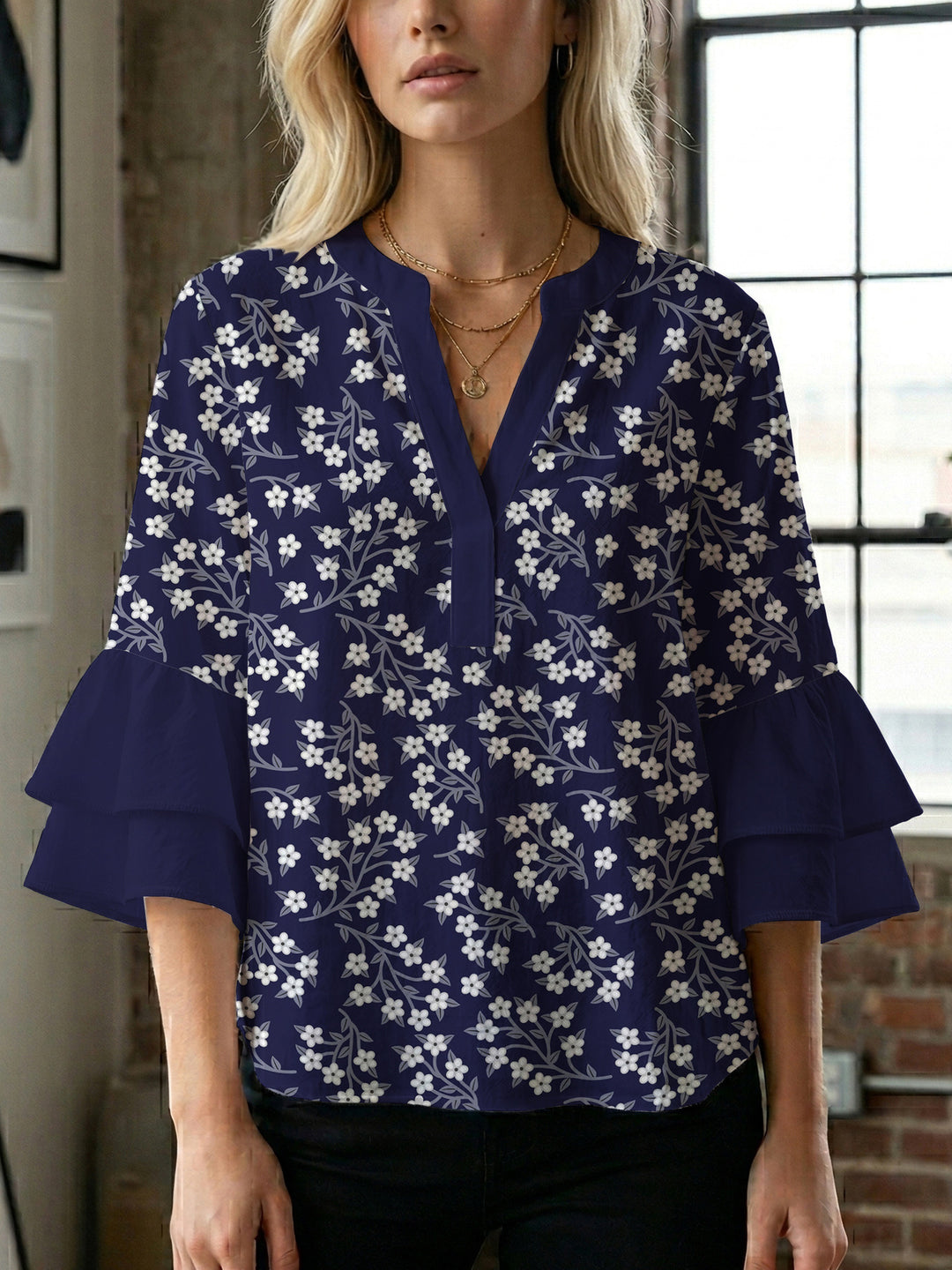 Women's blouse with voluminous sleeves and floral design Lune London