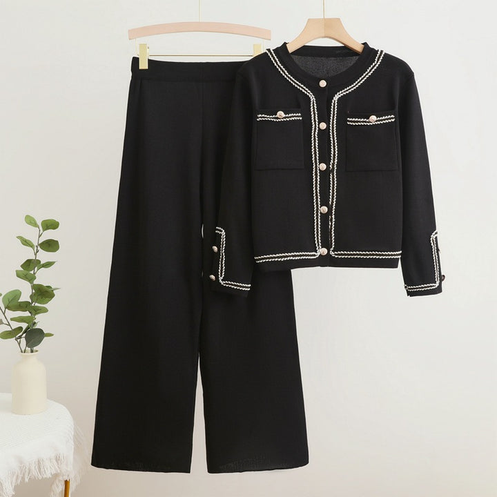 Elegant set for women composed of a structured blazer and wide-leg trousers Lune London
