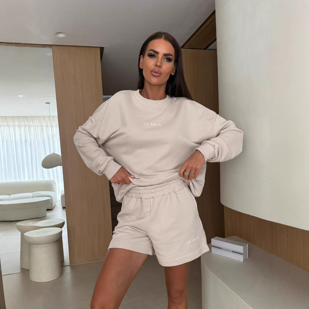 Women's casual leisure set with oversized sweatshirt and comfortable shorts Chic & Stil