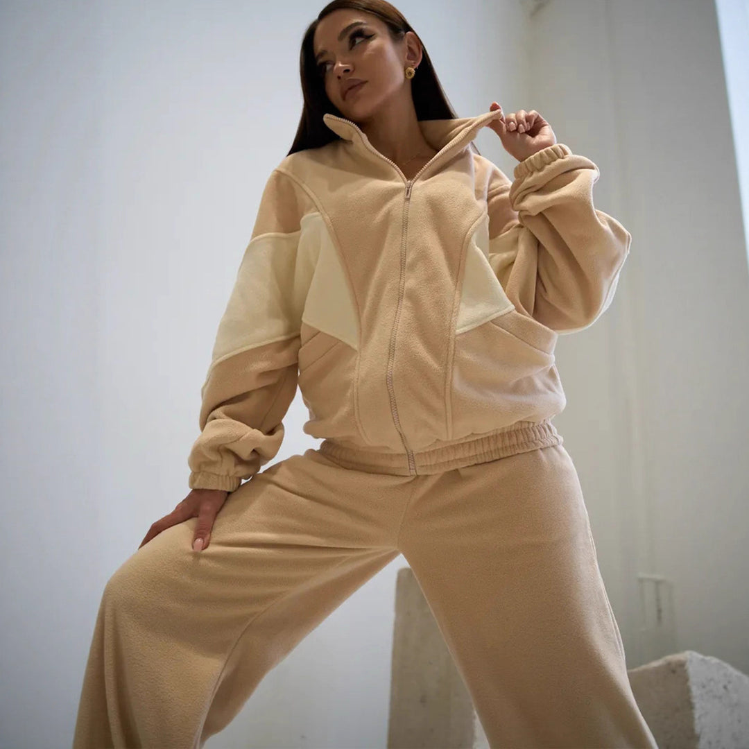 Women's Sporty Fleece Set with High Collar and Loose Pants Chic & Stil
