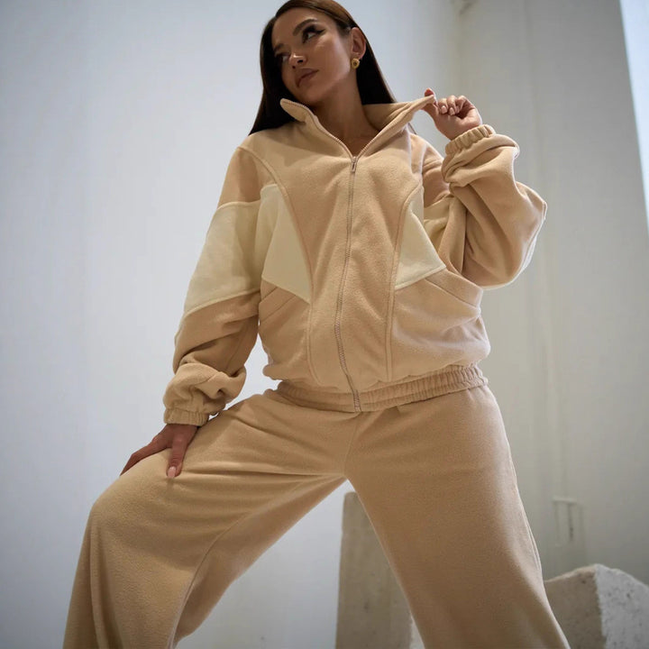 Women's Sporty Fleece Set with High Collar and Loose Pants Chic & Stil