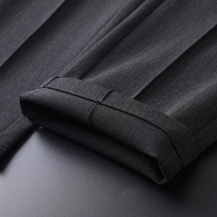 Elegant men's suit trousers with a slim fit and side pockets Lune London