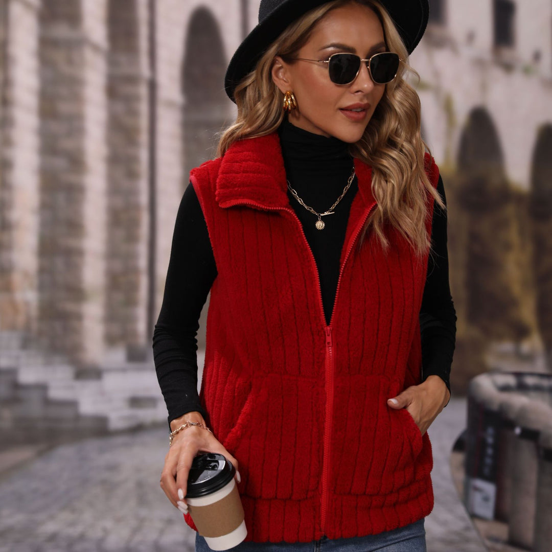 Fleece vest for women with textured material and practical pockets Lune London
