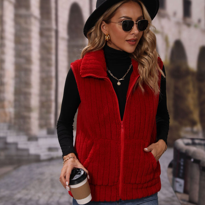 Fleece vest for women with textured material and practical pockets Lune London