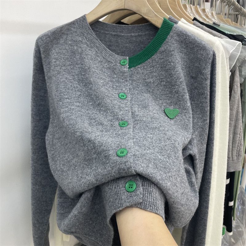 Gilet fin en maille pour femmes avec appliqué en forme de cœur Chic & Stil