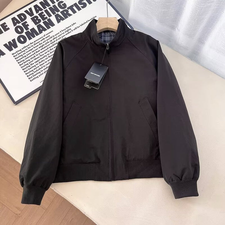 Veste de transition féminine à la mode avec col montant et poches pratiques Chic & Stil