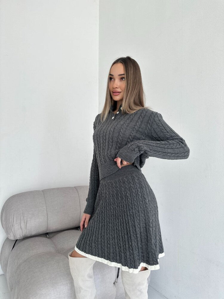 Women elegant knitted dress with tasteful cable design and casual cut Chic & Stil