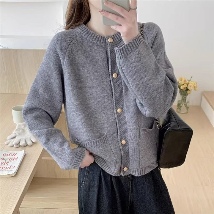 Cardigan pour femmes avec une texture tricot de haute qualité et des poches pratiques Chic & Stil