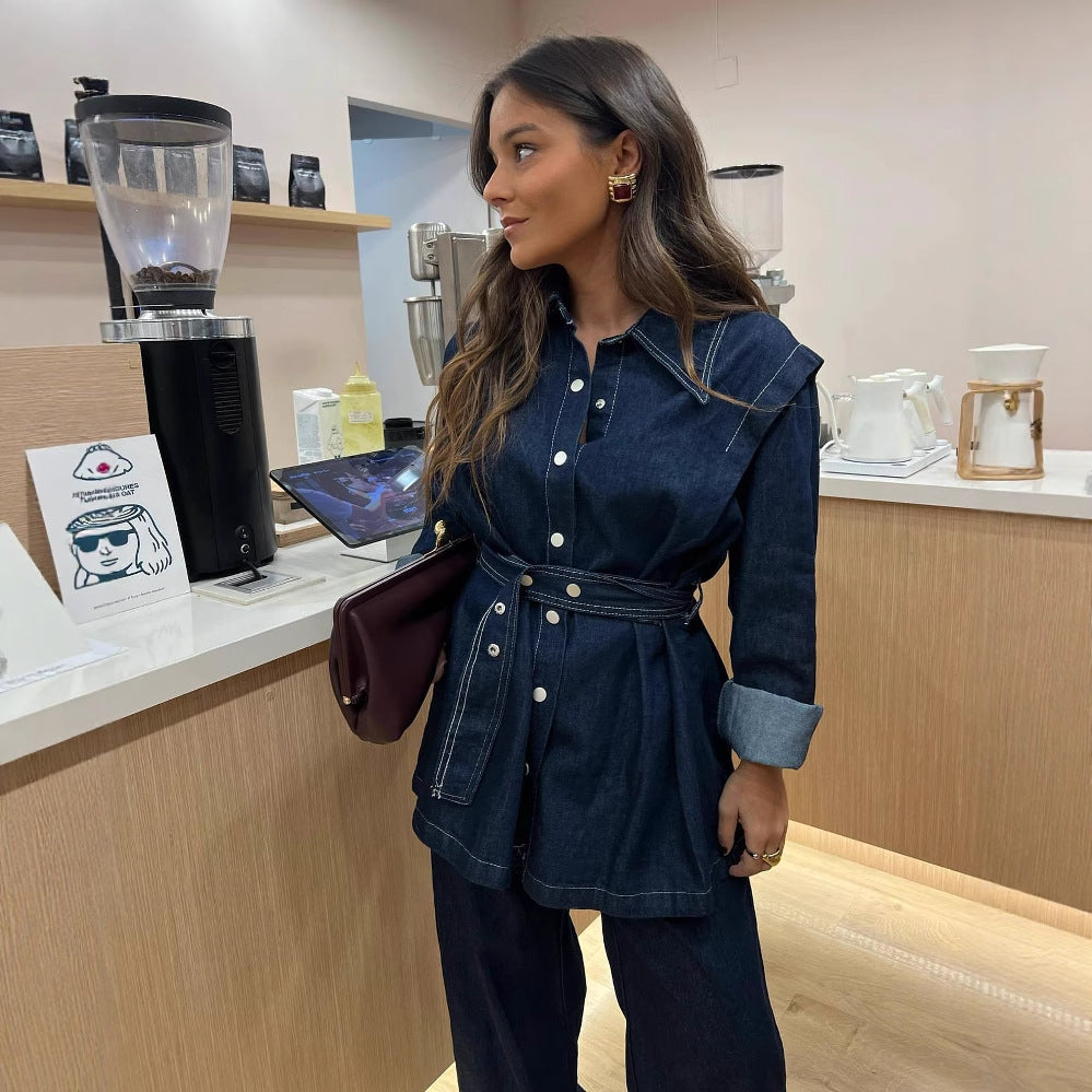 Denim blouse for women with fitted buttons and trendy cut Lune London