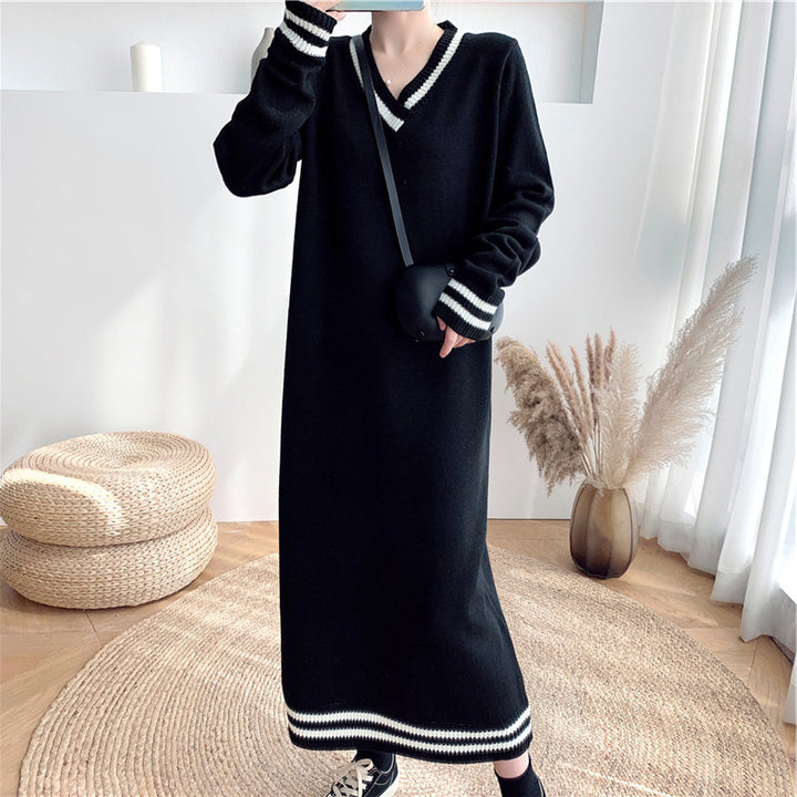 Robe tricotée élégante pour femmes avec décolleté en V et poignets contrastants Chic & Stil