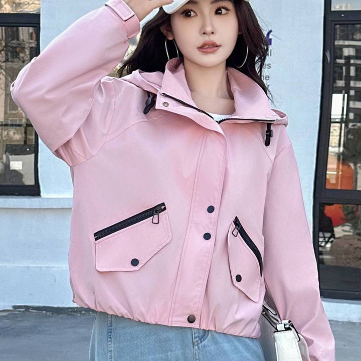 Veste de transition élégante pour femmes avec design de capuche ajustable et poches pratiques Chic & Stil