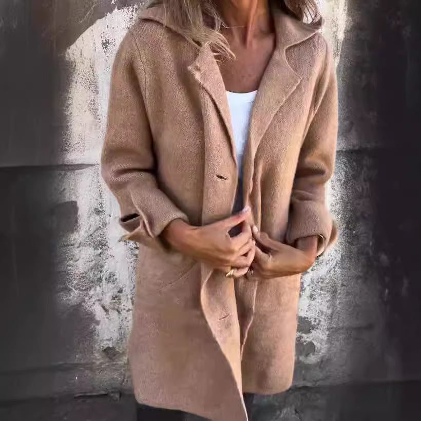 Elegant wool coat for women with practical pockets Lune London