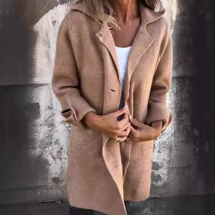 Elegant wool coat for women with practical pockets Lune London