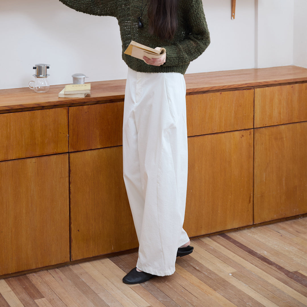 Wide cotton pants for women with a minimalist design featuring high pockets Lune London