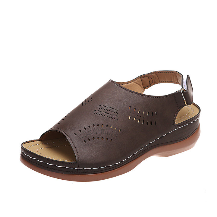 Comfortable clogs for women with a breathable surface structure and an ergonomic sole Lune London