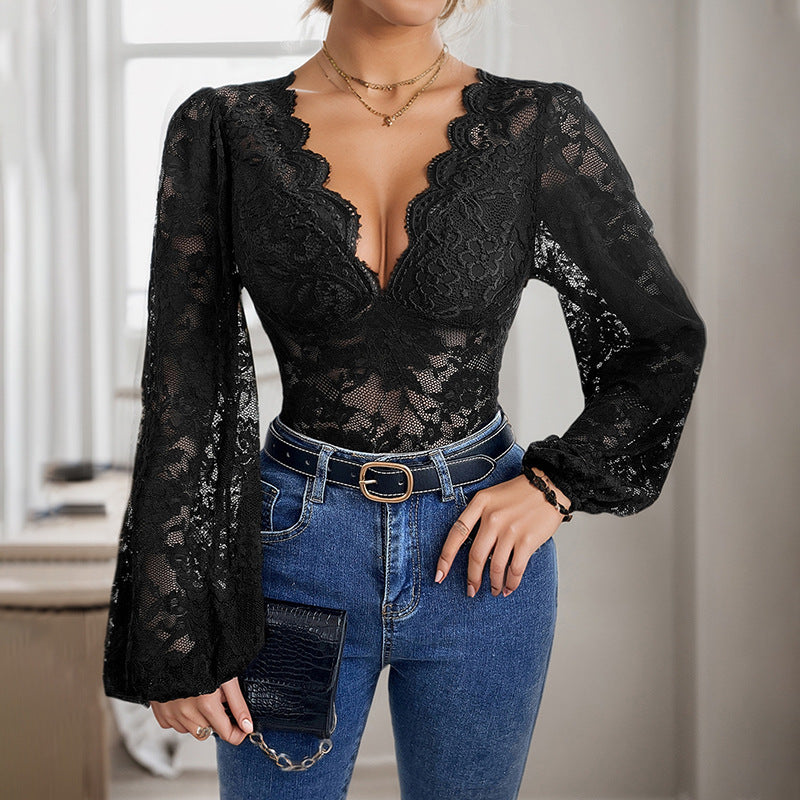 Woman Lace body with wavy neckline and long sleeves Lune London