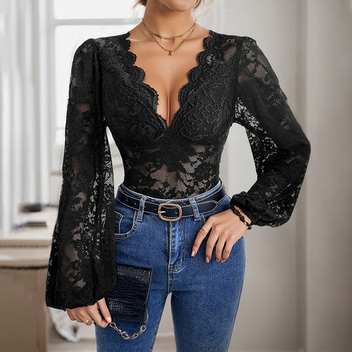 Woman Lace body with wavy neckline and long sleeves Lune London