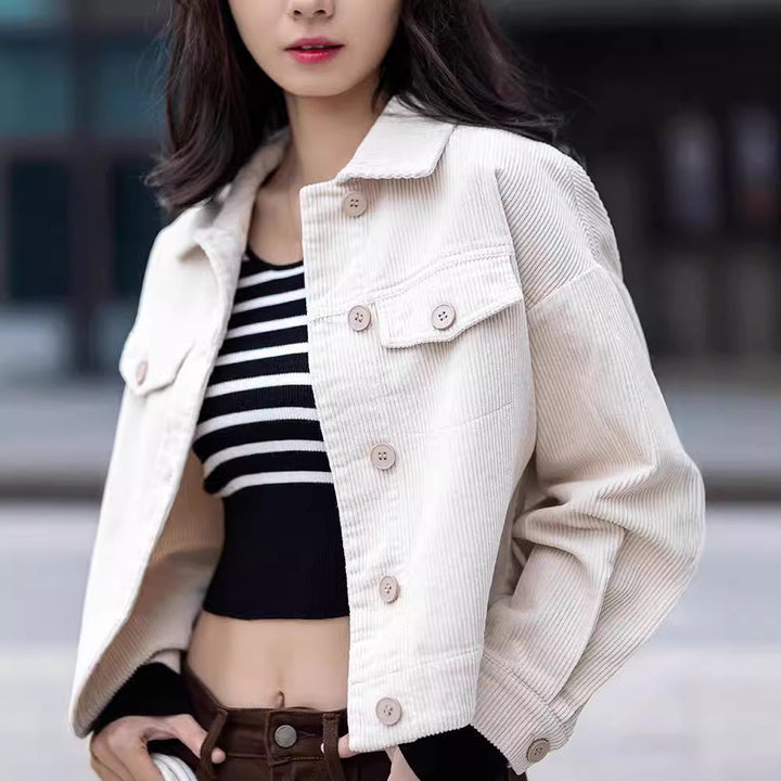 Veste en corduroy tendance pour femmes avec une coupe décontractée et des épaules tombantes Chic & Stil