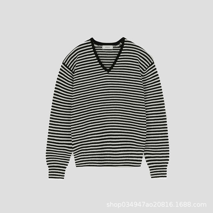 Pull fin à col en V pour femmes avec des motifs à rayures Chic & Stil