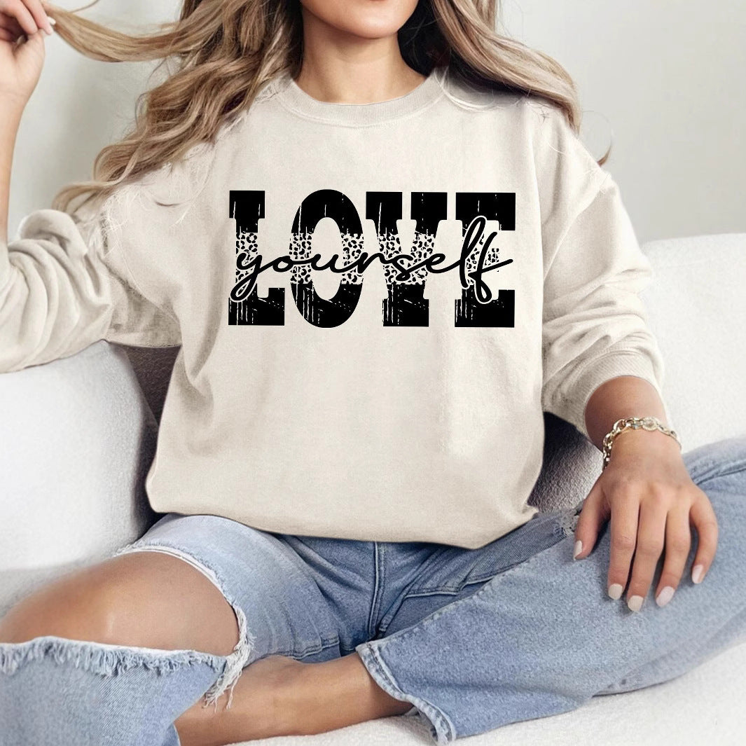 Sweat-shirt pour femmes avec une lettrage LOVE créatif et une coupe décontractée Chic & Stil